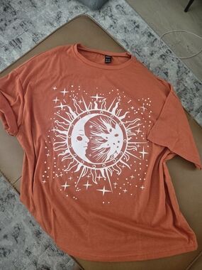 SHEIN Rust Orange Sun & Moon Graphic Short Sleeve Tee XL